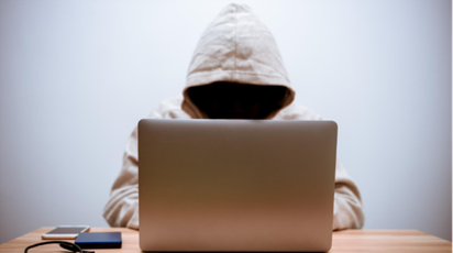 Arnaques par IA : les salariés sont la cible